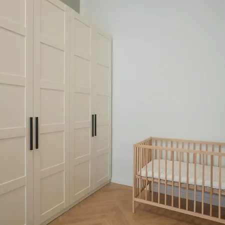 Chic & Cozy 104m2 Flat, Walk To Attractions *