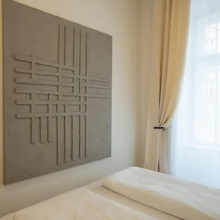 Chic & Cozy 104m2 Flat, Walk To Attractions Apartment
