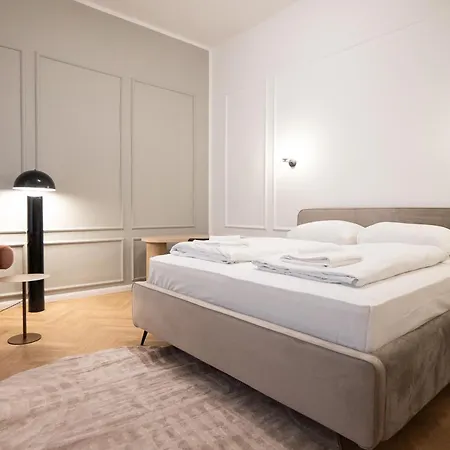 Apartment Chic & Cozy 104m2 Flat, Walk To Attractions