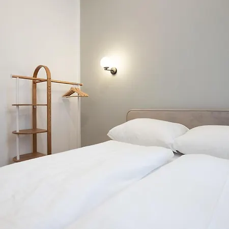 Chic & Cozy 104m2 Flat, Walk To Attractions Apartment