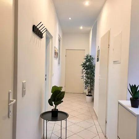 Stylish Nest - 3 For 5 - Near Metro