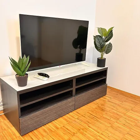 Stylish Nest - 3 For 5 - Near Metro Apartment
