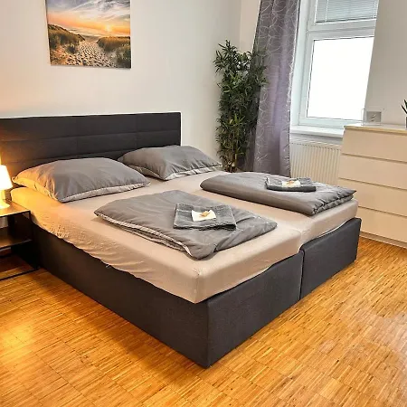 Stylish Nest - 3 For 5 - Near Metro *