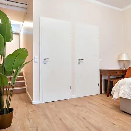 Apartment At Votiv Church I 5 Minutes To Inner I Wifi I 3 Minutes To Metro Schottentor Vienna