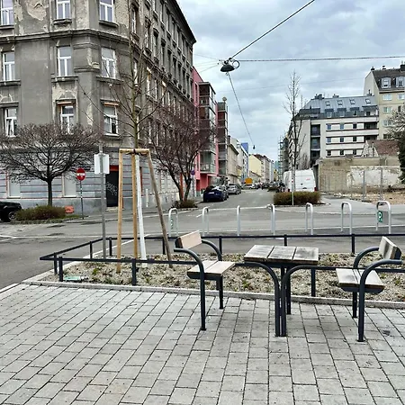 Stylish Nest - 3 For 5 - Near Metro *
