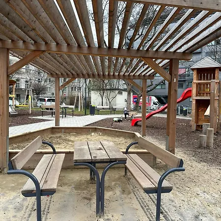 Stylish Nest - 3 For 5 - Near Metro *