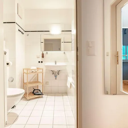 Roomy For 2 - 4 In Hip Area & Free Parking * Vienna