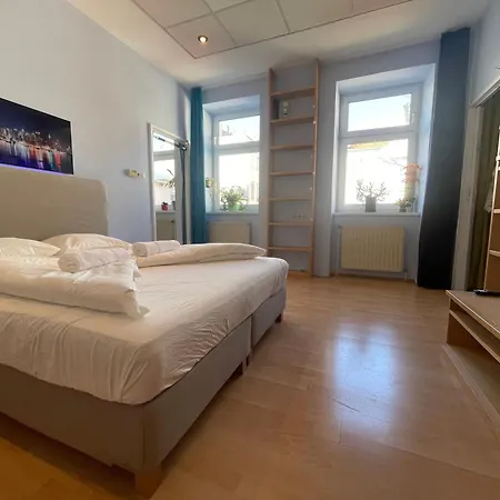 Two-room In Mariahilfer * Wien