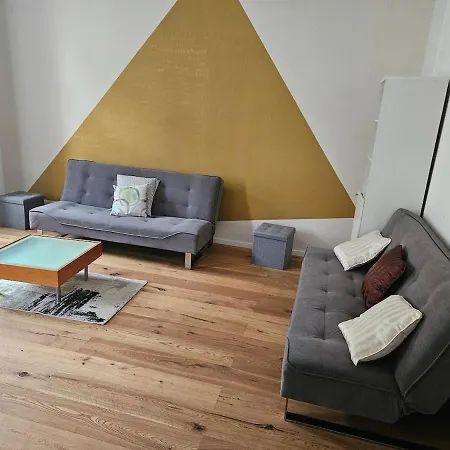At Westbahnhof I Close To Shopping Street & Metro Apartment Vienna