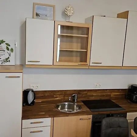 At Westbahnhof I Close To Shopping Street & Metro Apartment *