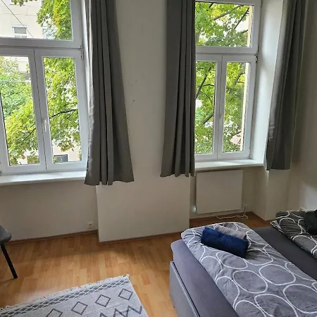 Apartment At Westbahnhof I Close To Shopping Street & Metro Vienna