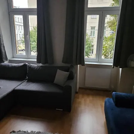 At Westbahnhof I Close To Shopping Street & Metro Apartment *