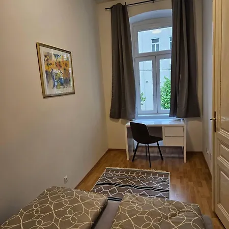 At Westbahnhof I Close To Shopping Street & Metro Apartment