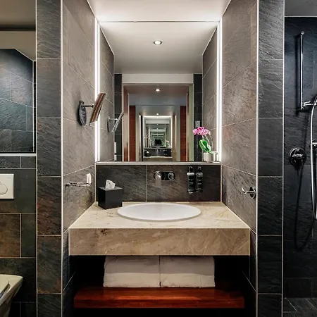 Eurostars Embassy Hotel