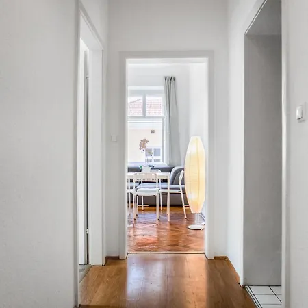 Apartment Affordable 2br Next To Rennweg