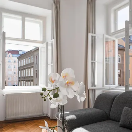 Affordable 2br Next To Rennweg Apartment