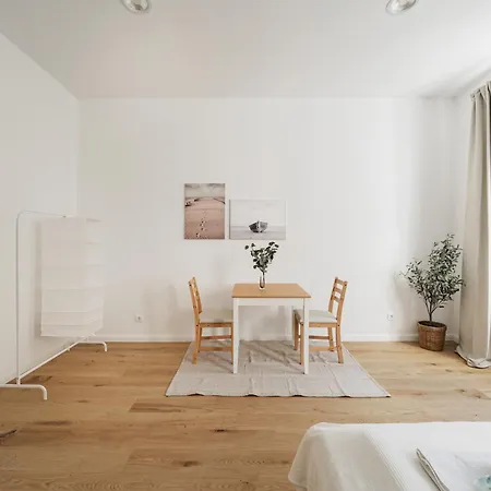 Smart Living - Favoriten Apartment *