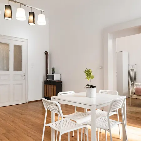 Apartamento Comfortable 2br & Well Connected Viena
