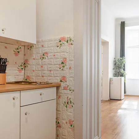 Comfortable 2br And Well Connected