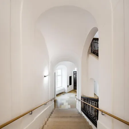 Wilde Fleischmarkt Aparthotel 4*