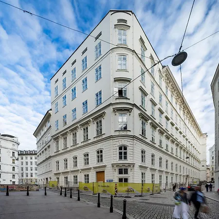 Wilde Fleischmarkt Aparthotel 4*