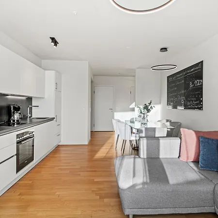 Balcony I 5 Minutes To Belvedere I Great Location 2 Minutes To Main Station