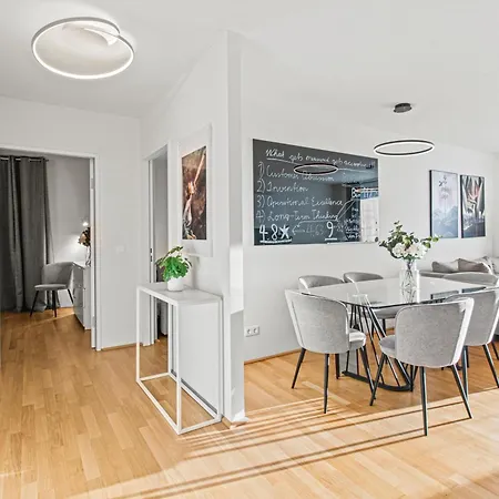 Apartment Balcony I 5 Minutes To Belvedere I Great Location 2 Minutes To Main Station Vienna