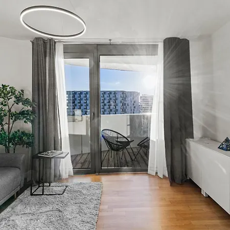 Apartment Balcony I 5 Minutes To Belvedere I Great Location 2 Minutes To Main Station