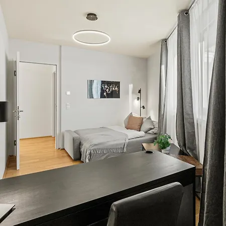 Balcony I 5 Minutes To Belvedere I Great Location 2 Minutes To Main Station Apartment