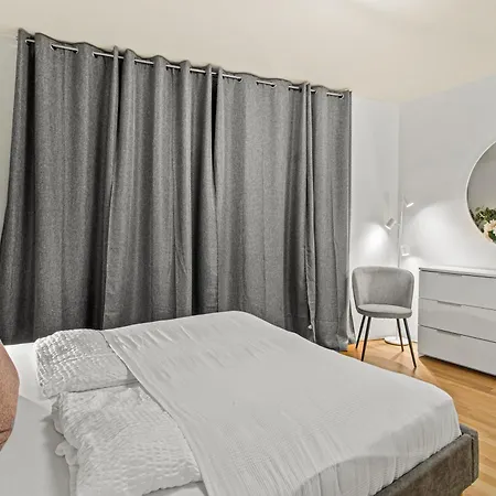 Balcony I 5 Minutes To Belvedere I Great Location 2 Minutes To Main Station Apartment Vienna
