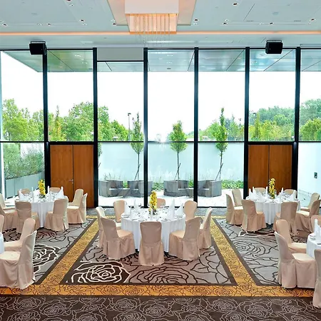 Hilton Waterfront Otel 4*