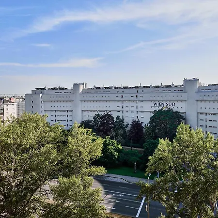Hilton Waterfront 4*
