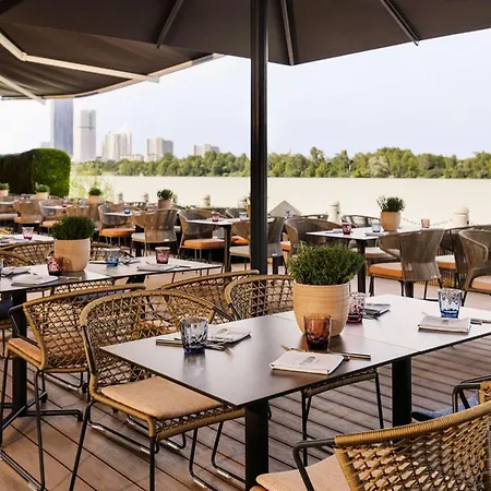 Hilton Waterfront Otel 4*