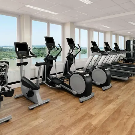 Otel Hilton Waterfront 4*