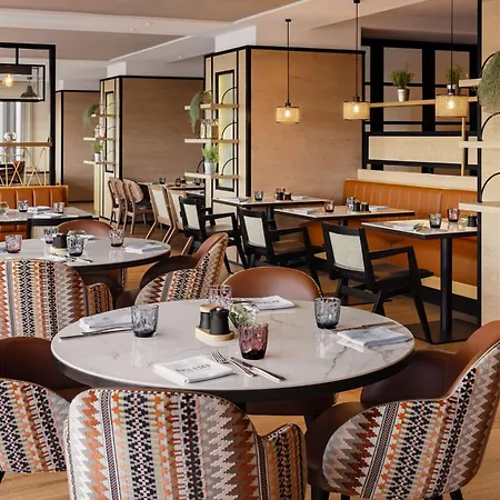 Hilton Waterfront 4*