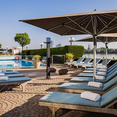Hilton Waterfront Otel 4*