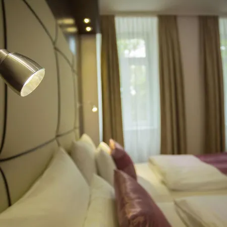 Western Arcadia 4* Vienne