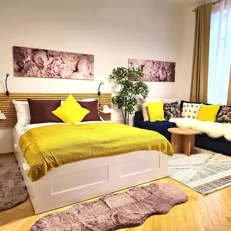 Apartment Near Schoenbrunn Palace