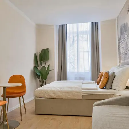Apartment At Votiv Church I 5 Minutes To Inner I Wifi I 3 Minutes To Metro Schottentor