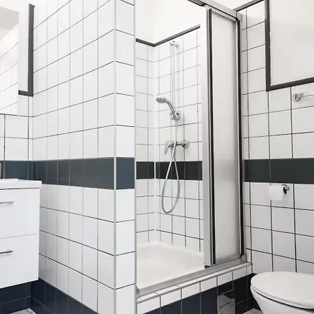 Apartment At Votiv Church I 5 Minutes To Inner I Wifi I 3 Minutes To Metro Schottentor *