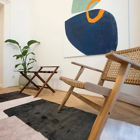 Elegant 2br Near Parliament, Self 24h Check-in Apartment *