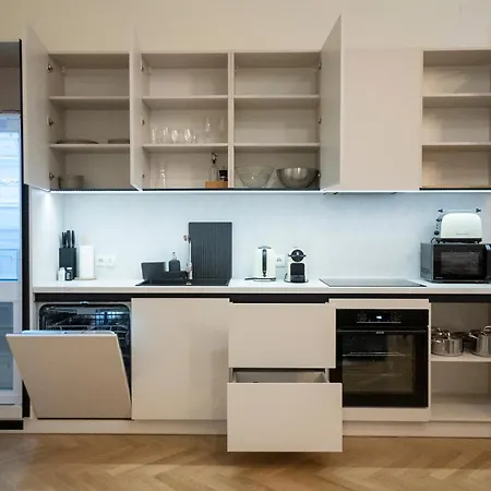Apartment Elegant 2br Near Parliament, Self 24h Check-in *