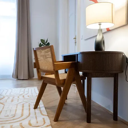 Elegant 2br Near Parliament, Self 24h Check-in