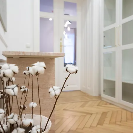 Elegant 2br Near Parliament, Self 24h Check-in Apartment