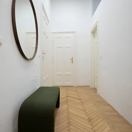 Elegant 2br Near Parliament, Self 24h Check-in Apartment *