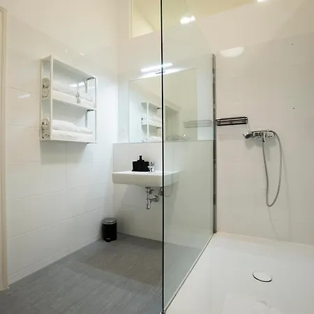 Elegant 2br Near Parliament, Self 24h Check-in Apartment