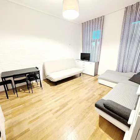 Cozy Apartment- 5 Minutes To Danube River *