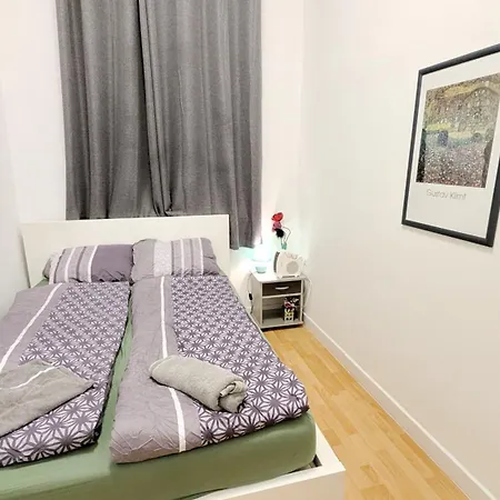 Comfortable In Lugner Area Homestay *
