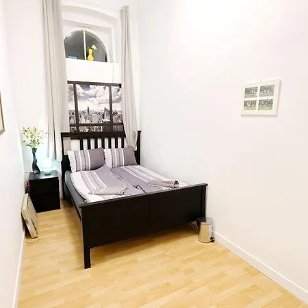 Comfortable In Lugner Area Homestay Vienna