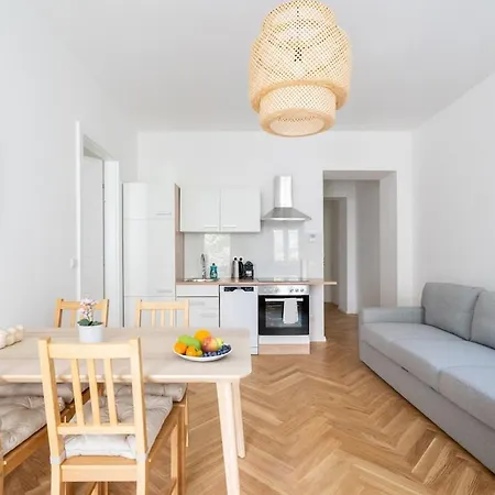 Apartment Premium With Balcony *